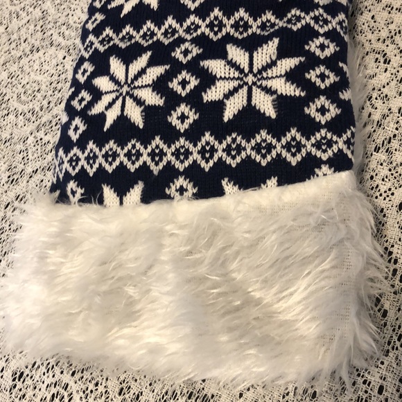 NWT Christmas Tree Skirt Blue & White Knit Sweater Material w/ Faux Fur Trim 40" - Picture 4 of 7
